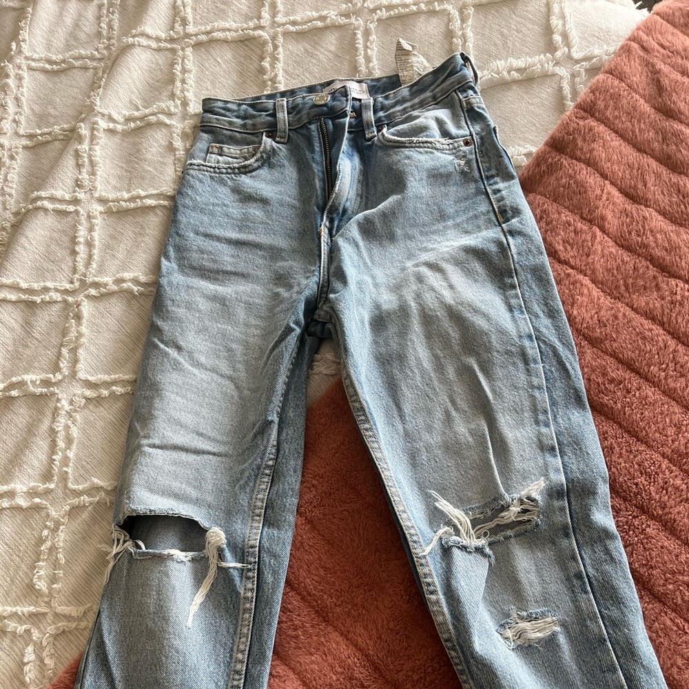 Zara light wash jeans. In good condition